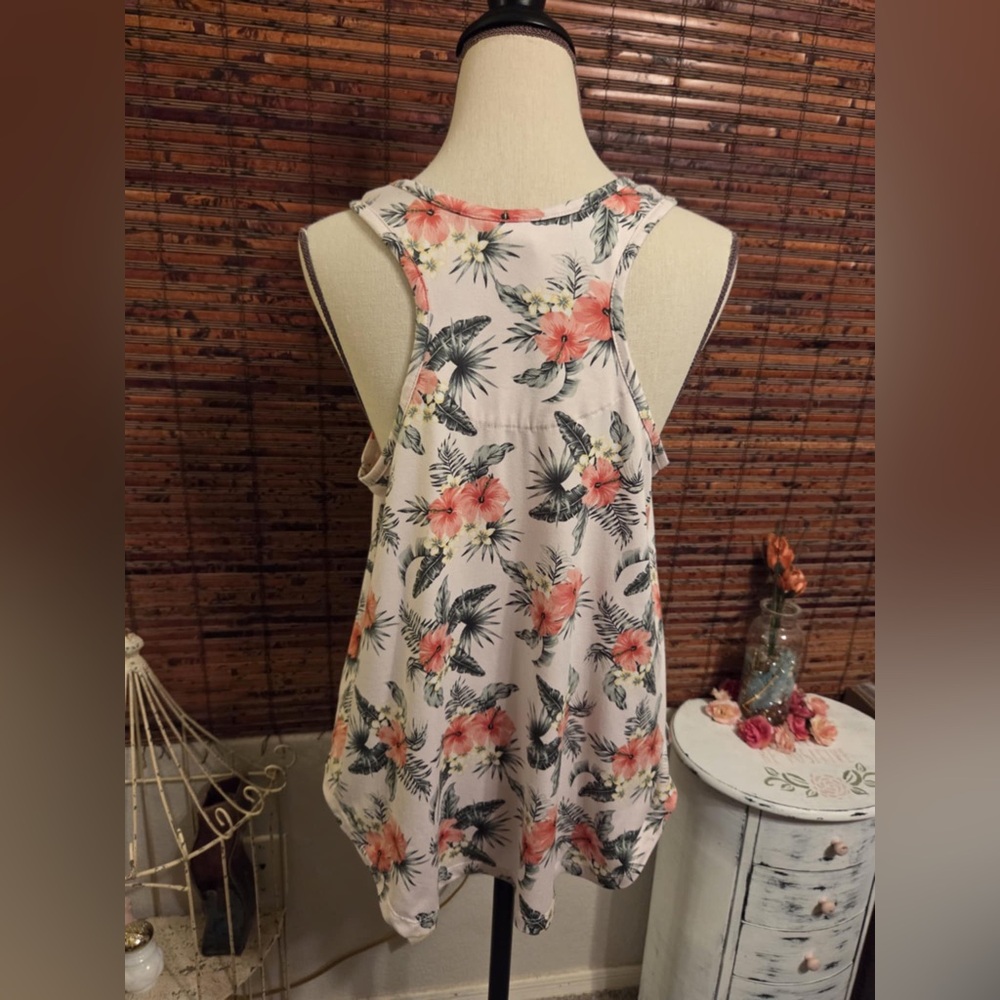 Floral Sleeveless Top - Picture 3 of 3